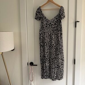 Sezane Alessia Midi Dress in Black and White Daisy Floral